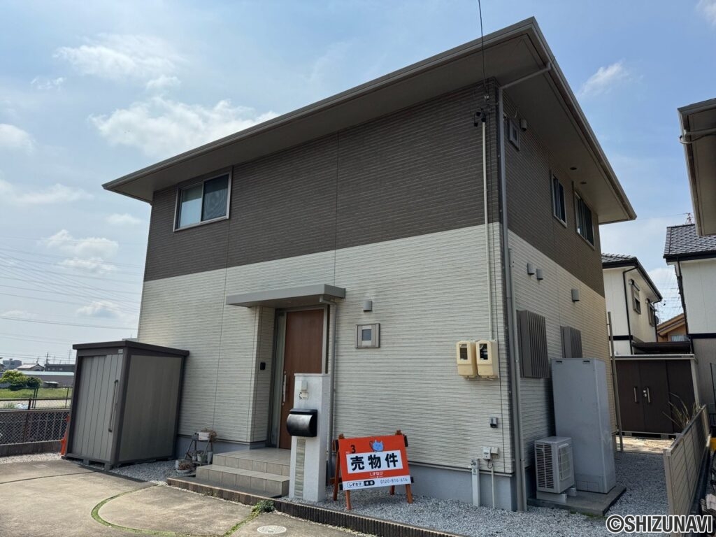 建物全景【駐車場側】