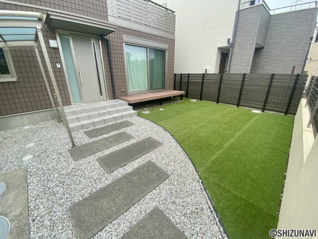 玄関までのアプローチです