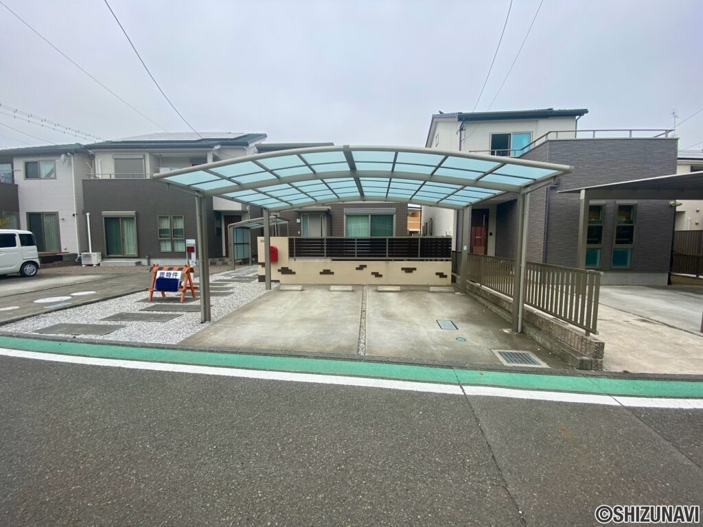 駐車場はカーポートがございます。
