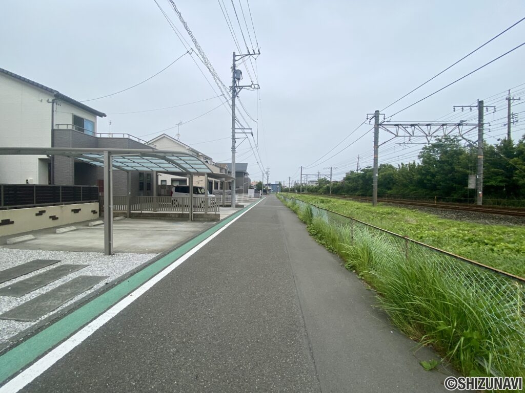 前面道路です