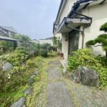 玄関までの通路です