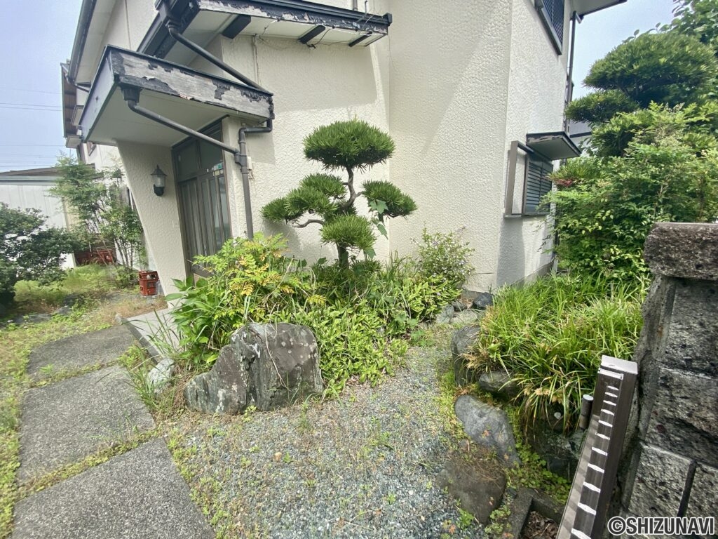 建物入口です
