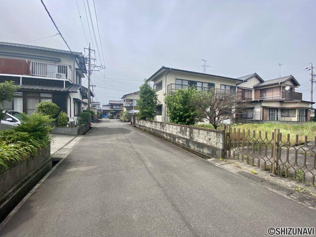 前面道路です