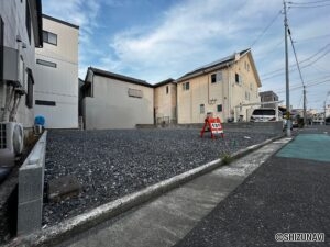 東側から