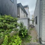 建物横通路です