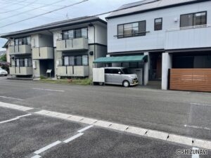 前面道路です