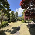 四季折々に表情をかえる広々としたお庭が魅力的です。