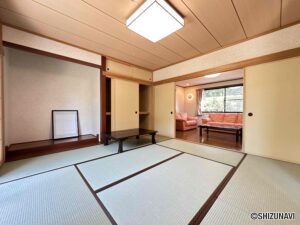 旅館を思わせる和室。素敵な空間です。