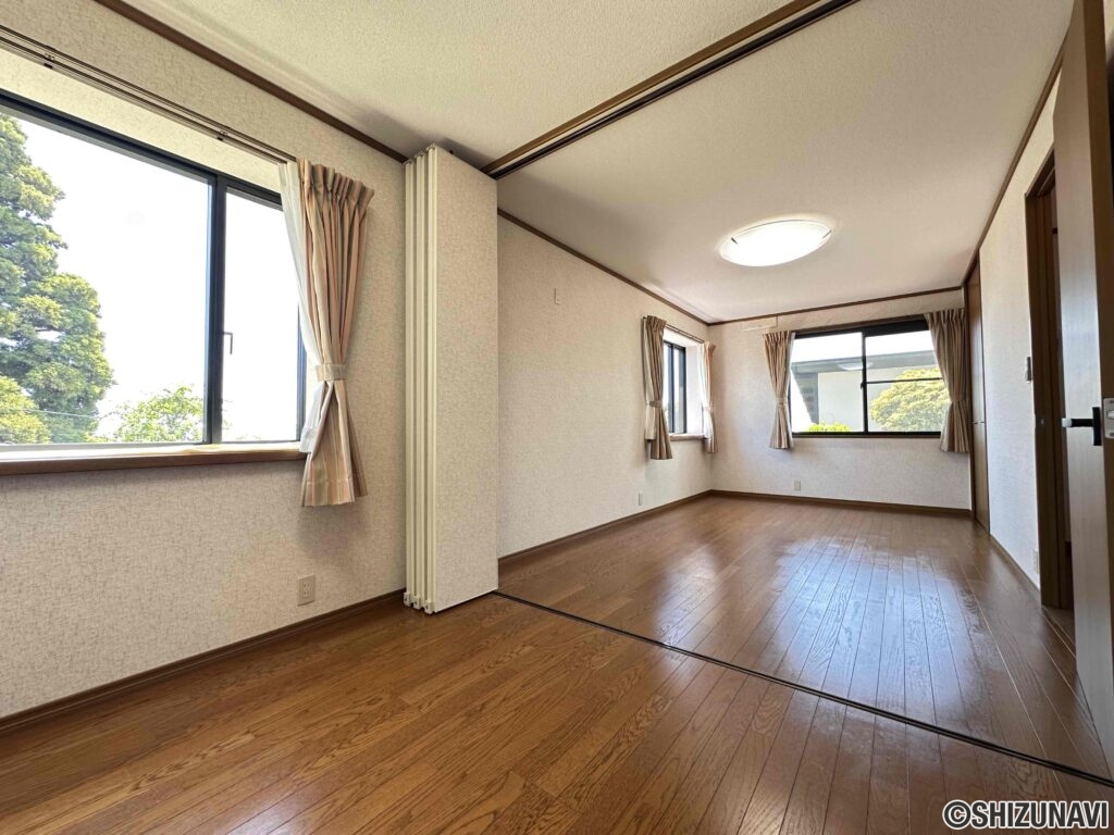 洋室12帖は広々とした室内空間。