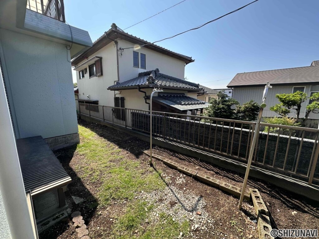 南側がひな壇のため、お庭も日が当たります。