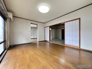日当たりが良く、寛ぎ空間をご提供する洋室９帖。