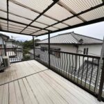 屋根付きバルコニーで急な雨でも洗濯物が濡れずに安心です。