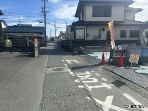 前面道路になります。北東側から撮影しております。
