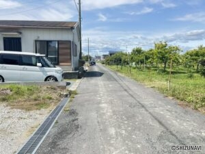 前面道路になります。