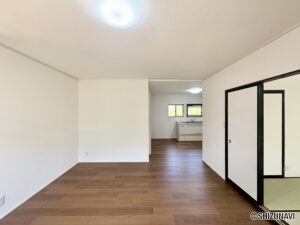 ダイニングとつながっているため、動線が確保しやすくなっております。