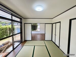 リビングと玄関とつながっております。