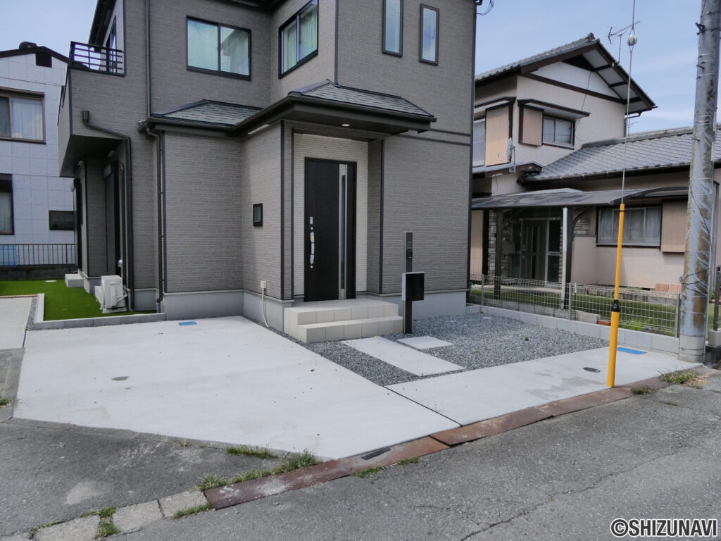 駐車場・玄関前