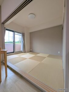 和室5.8帖。開放して子供の遊び場にしておけますね。