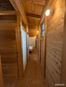 リビングから洋室につながる廊下です。