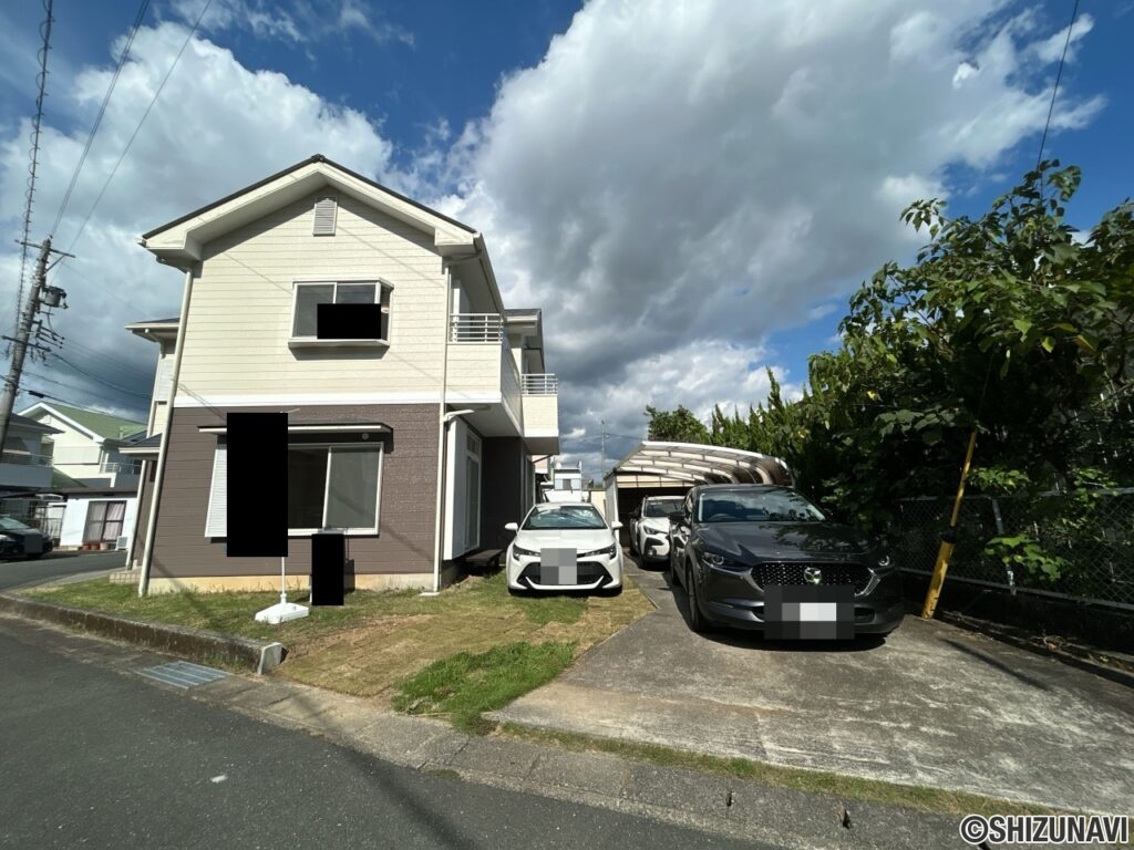 【駐車場】車種にもよりますが、並列3台、合計4台駐車していただけるよう拡張しました。