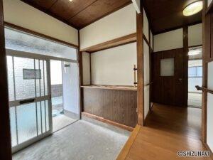 玄関内側全体
