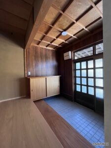 玄関には靴箱があるので、靴が散らかりにくいです。