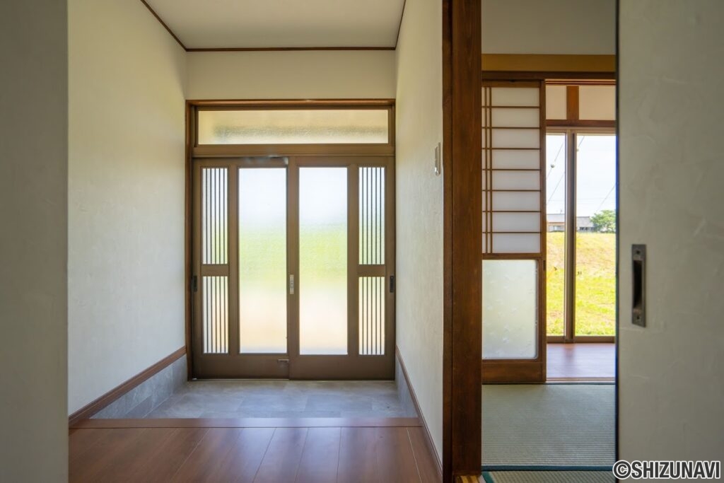 玄関内　別角度です。