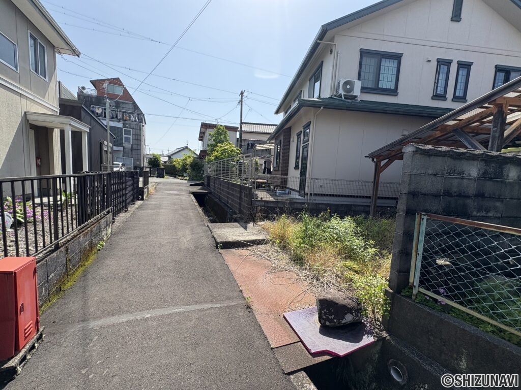 北東 前面道路②