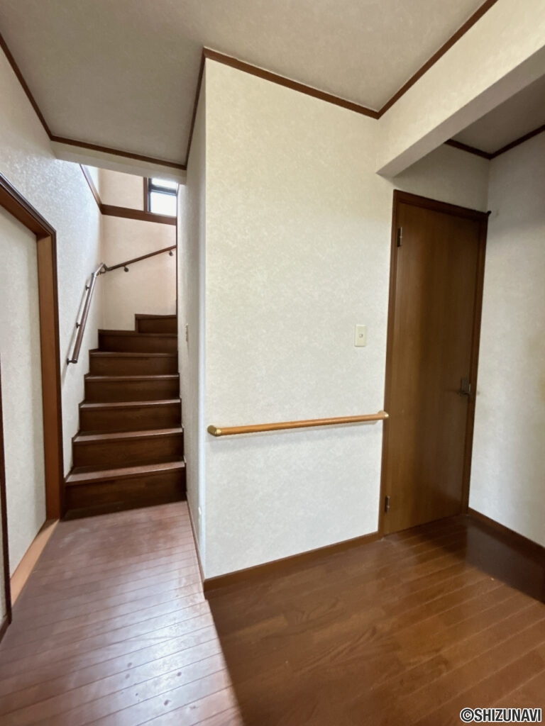 【1階廊下】