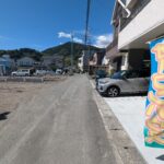 正面道路右の画像です。