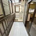 【2階バルコニー】洗濯機置き場は１階に移動し、屋根は撤去する予定です。