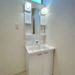 【リフォーム後/洗面所】洗面化粧台はハウステック製の新品に交換いたしました。