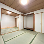 【リフォーム済/1階東側和室】畳の表替えとクロスの張替えを行いました。リビングに繋がるお部屋です。