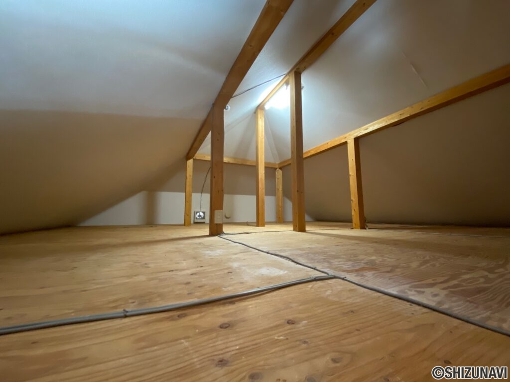 小屋裏収納庫です！たくさん入りますよ！
