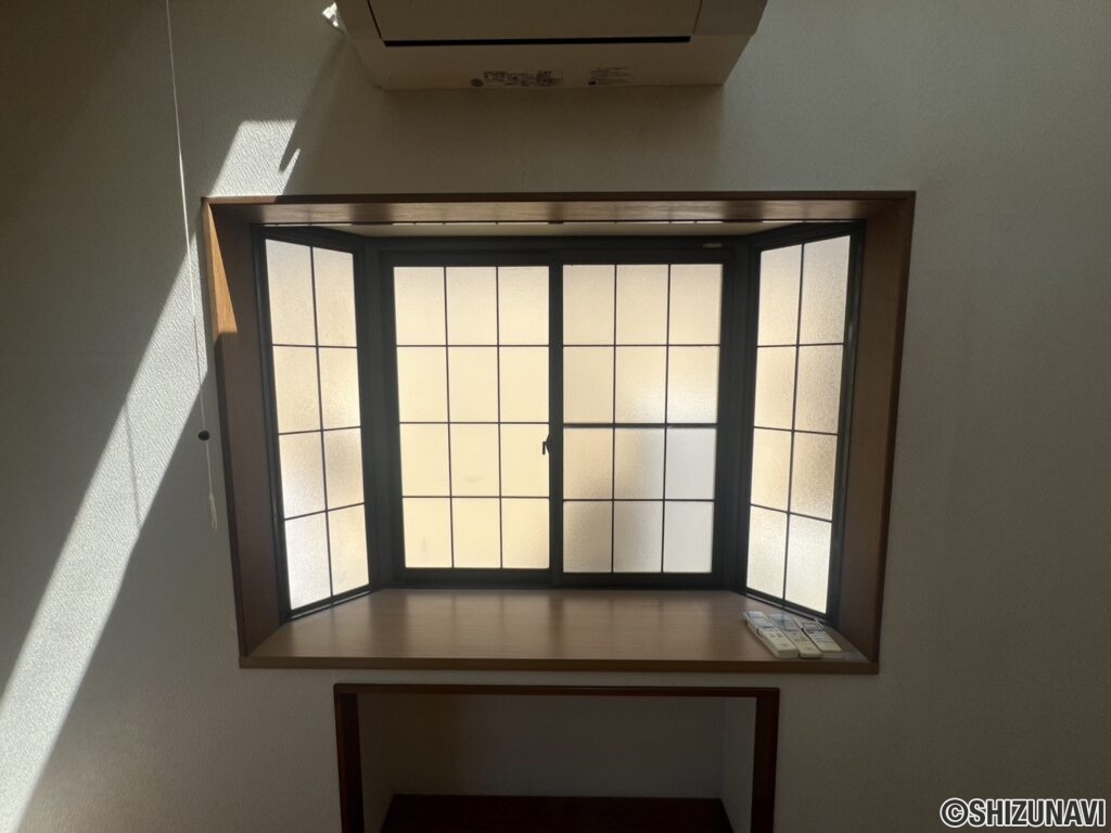 出窓もあり、空間が広々と感じられます