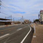 【前面道路】道路を挟んで向かい側には弁天島駅があります！