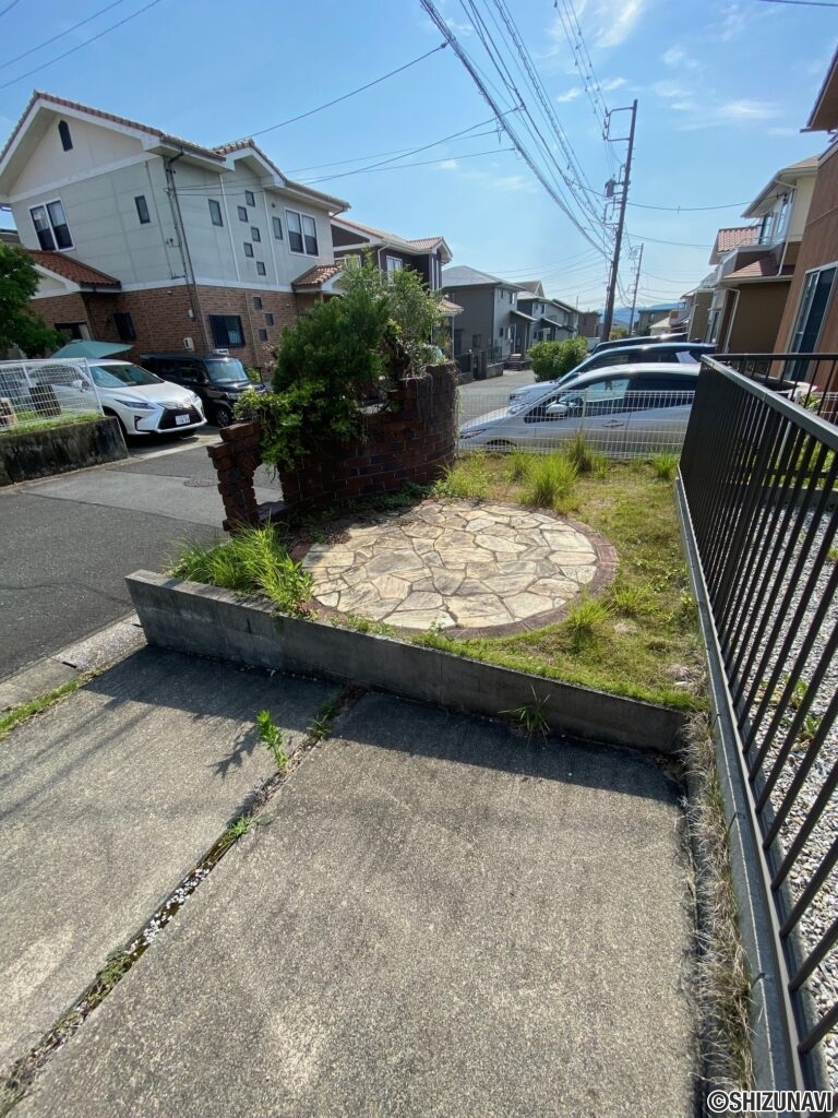 お庭部分はお花を植えてもいいかもしれませんね？