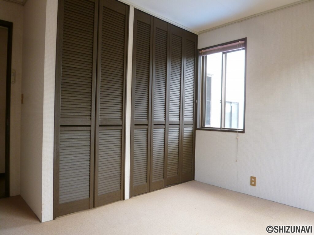 南東角部屋に約5.5帖の洋室（クローゼット有）