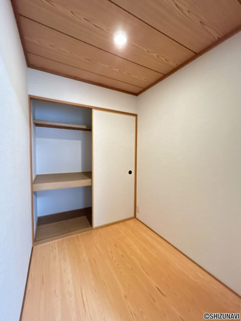 【リフォーム済/1階和室収納】クロスの張替えを行いました。