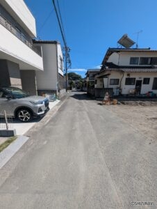 正面道路左の画像です。
