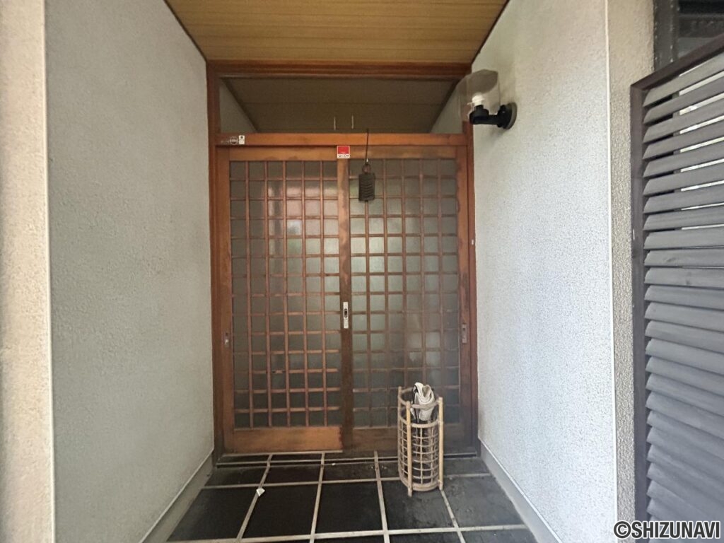 【玄関外観】