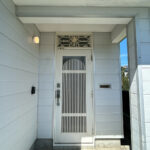 【リフォーム後/玄関】玄関は建付け調整、玄関鍵の交換、モニター付きインターホンの新品交換を行いました。