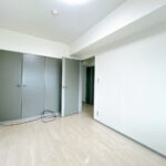 【リフォーム中/北東側洋室】クロス貼替えとエアコンクリーニングを行います。(9/27撮影)