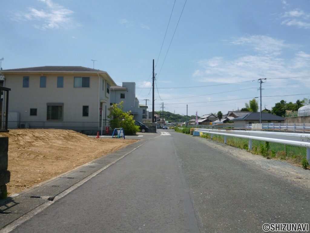 西側道路約4ｍに約12.5ｍ接する