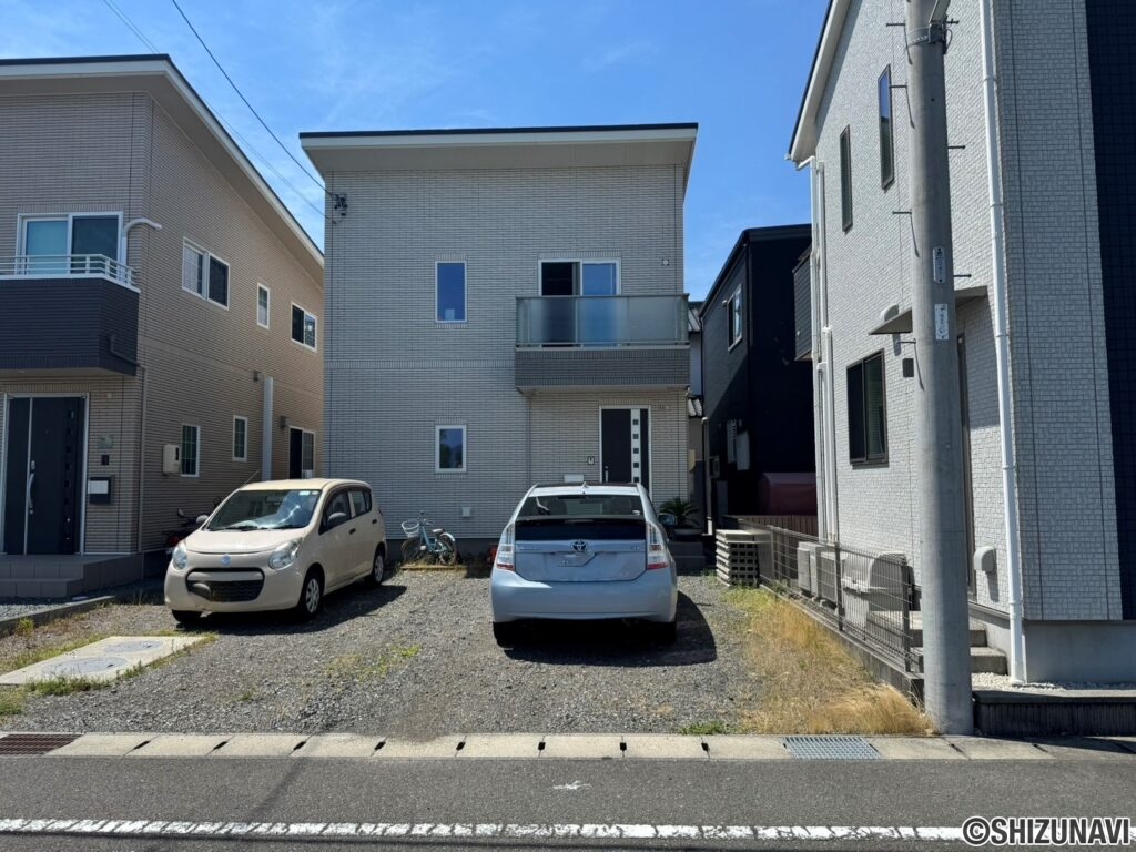 区画整理地の為、街並みもスッキリしております♪3～4台駐車可能です♪