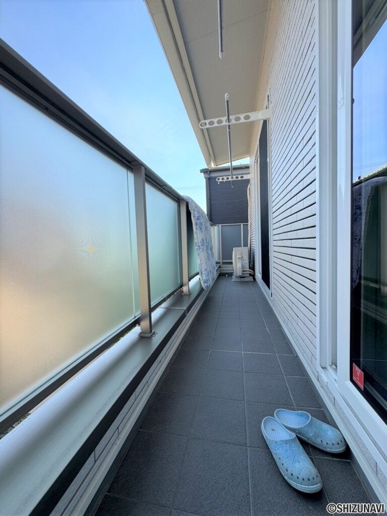 日当たり良好のバルコニーで洗濯物もよく乾きそうです♪