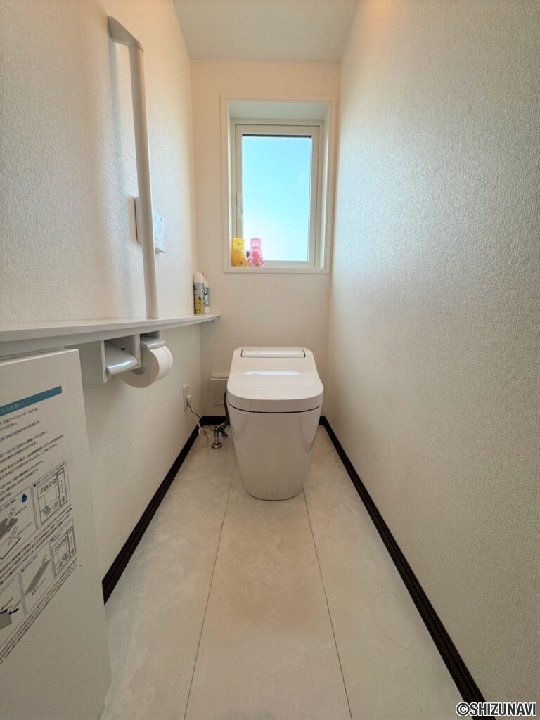 1階は人気の節水型タンクレストイレです♪