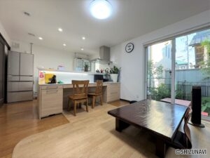 リビングは約14帖　使い勝手の良い大きさです♪