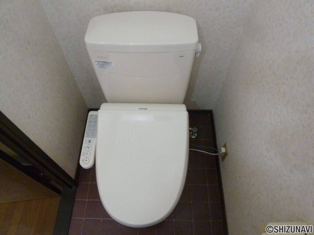 1階トイレ内には開閉窓有