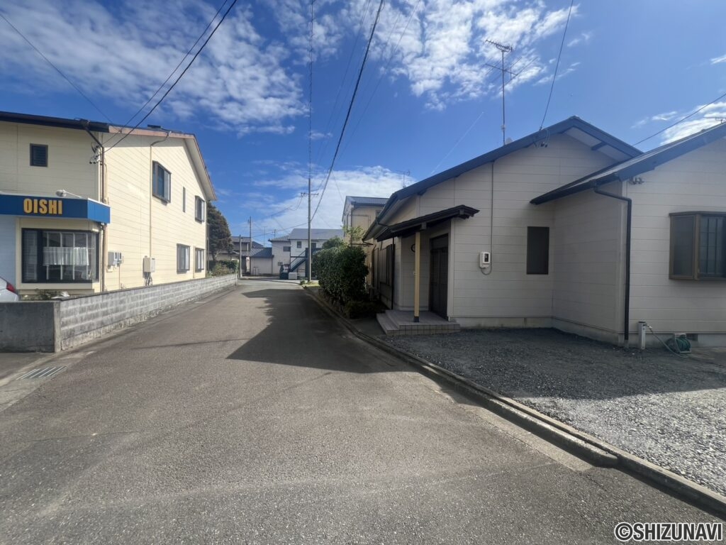 前面道路です